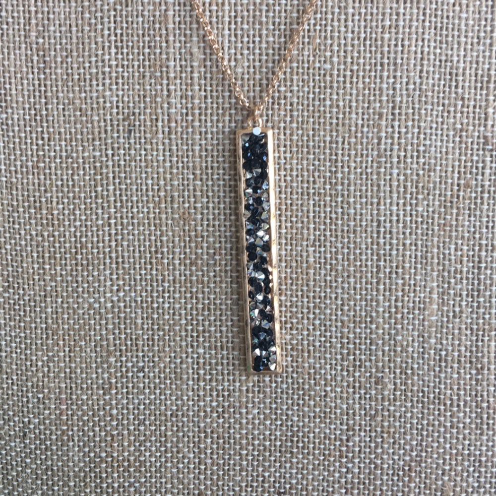 Long gold tone crushed stone black bar necklace - Picture 3 of 7